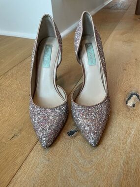 Betsey Johnson Pointed-Toe Women's Pumps - Rose Gold Glitter
